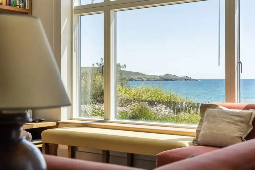 Private Cliff top Retreat by Perranuthnoe Beach