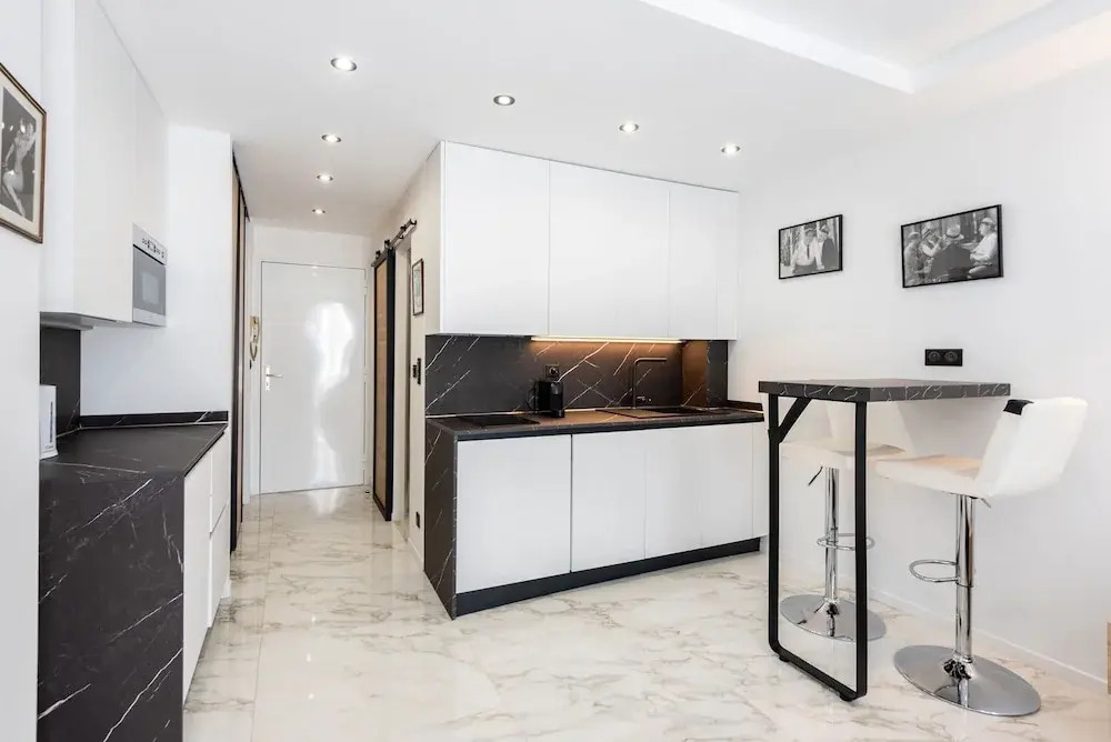Large Studio Apartment With Terrace and sea View