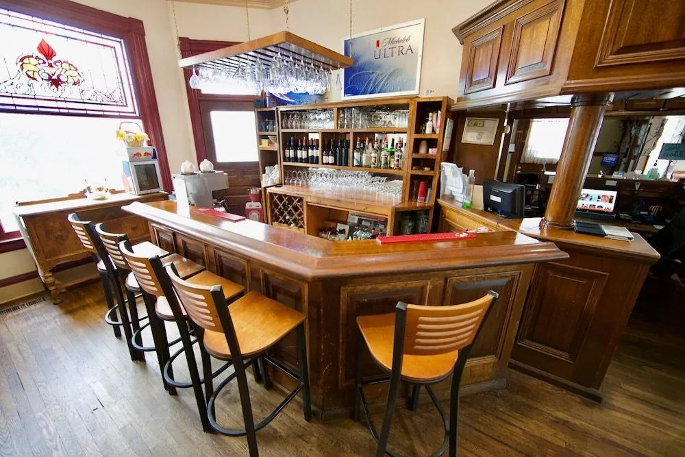 Irwin Street Inn