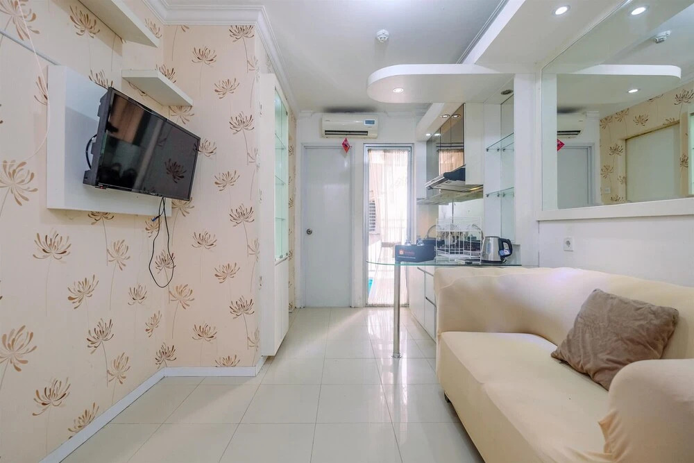 Modern And Tidy 2Br Bassura City Apartment