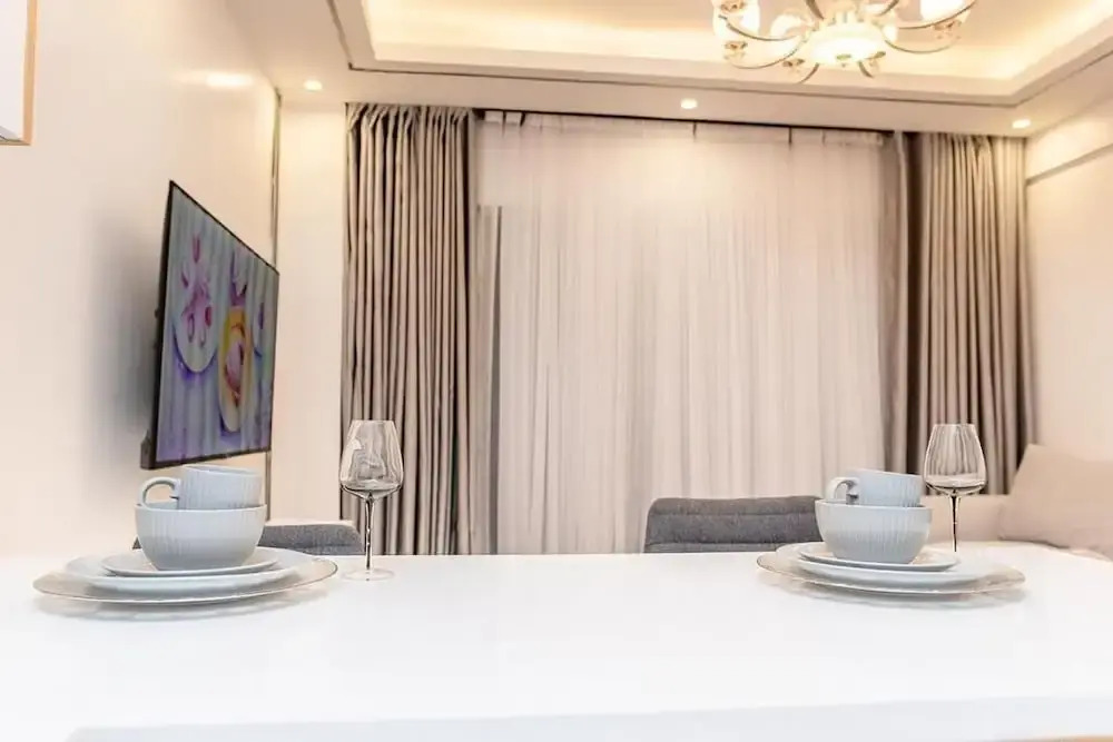 Lux Suites Enzi Heights Apartments