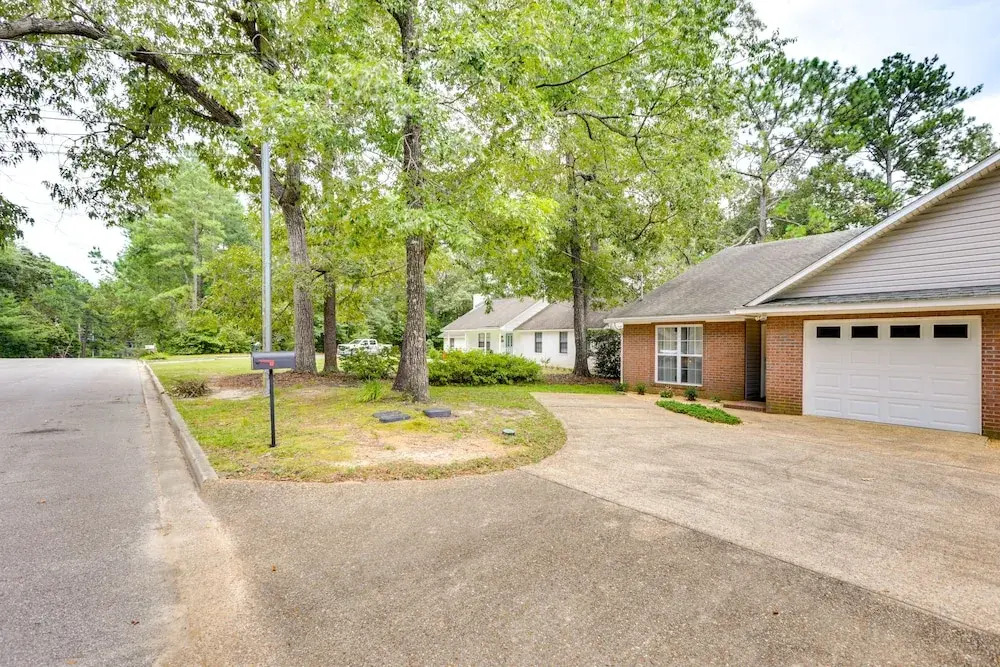 Tranquil Thomasville Retreat w/ Deck + Dining Area