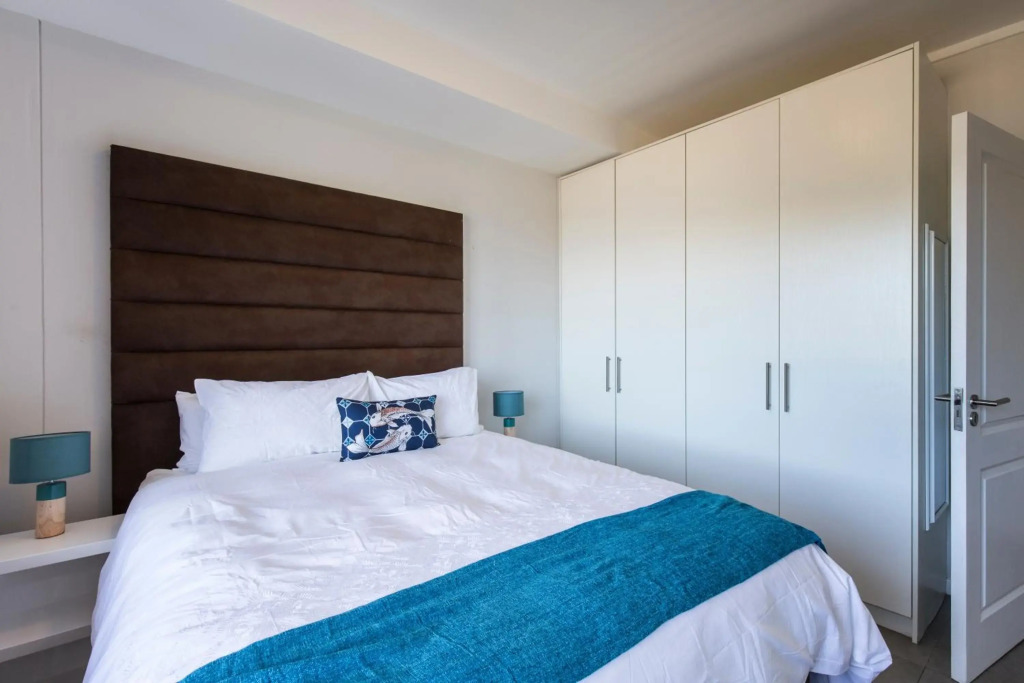 uSHAKA WATERFRONT - OUTSTANDING OPEN OUTLOOKS