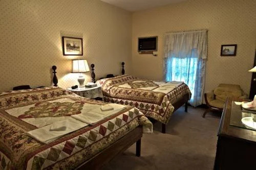 The Riverside Inn and Dinner