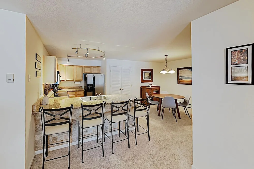 New Listing! Sparkling W/ Hot Tub & Garage 2 Bedroom Condo
