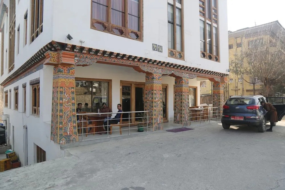 Hotel Golden Roots