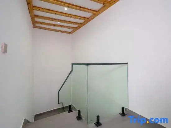 Yuanshe Muyun Ge Homestay (Phoenix Ancient City Nanhua Li Tourist Center Branch)