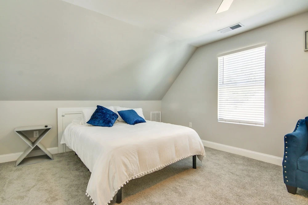 Updated Home - Walk to Salisbury University!