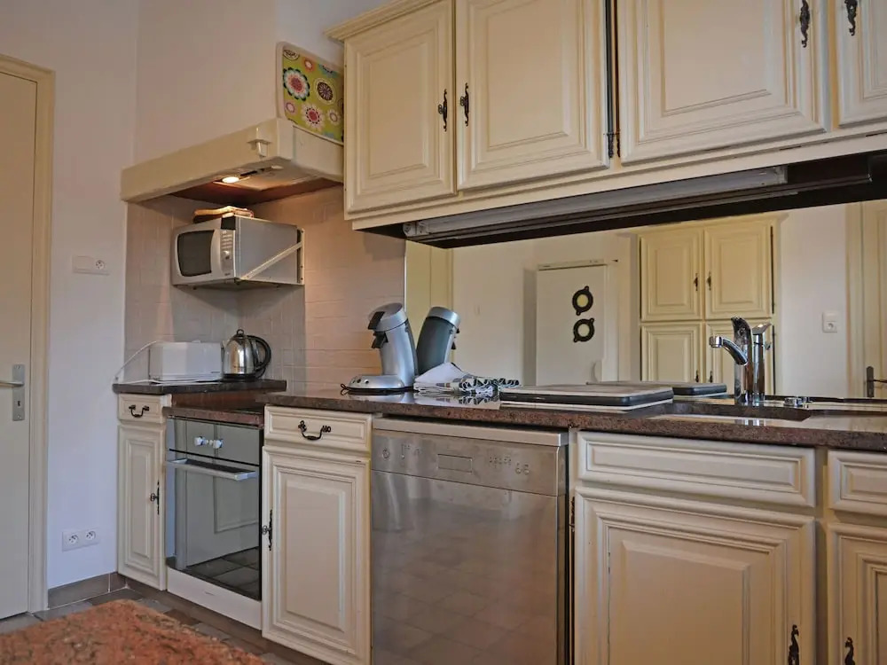 Single storey cottage with view on the Medieval city