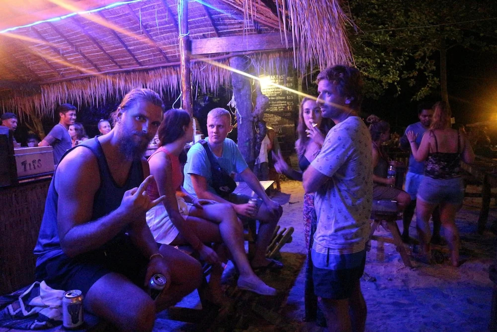 Yellow Moon M23 Hostel