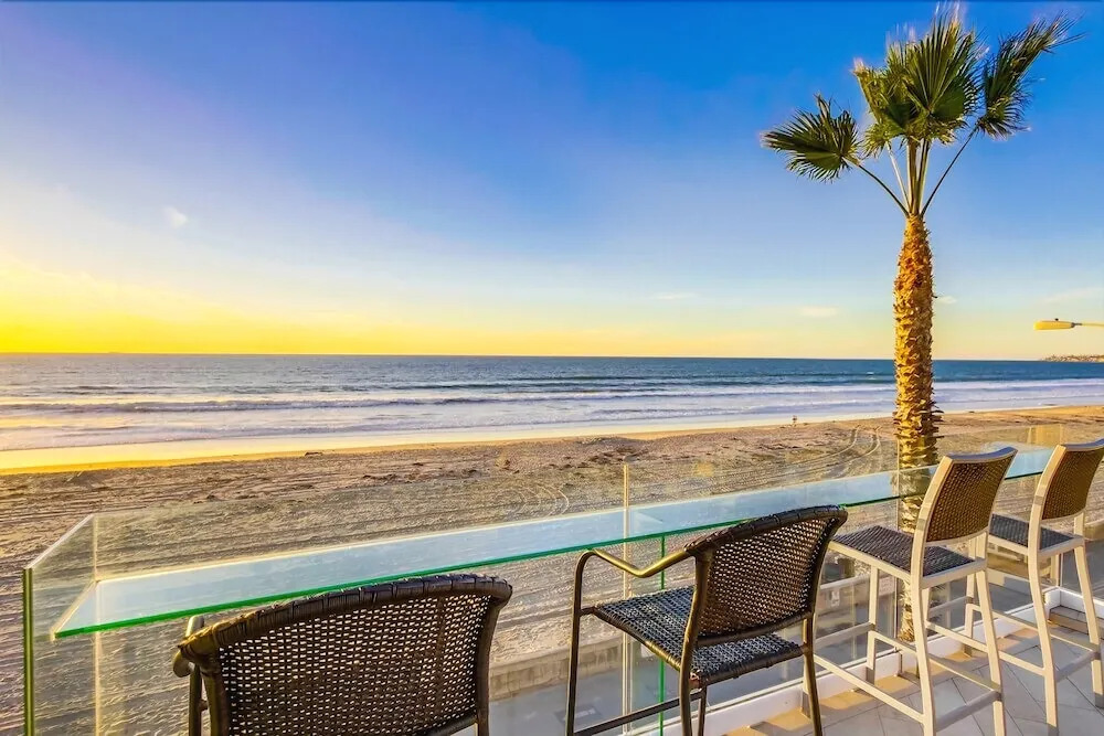 Beachside Getaway III 5 Bedrooms 4 Bathrooms Home