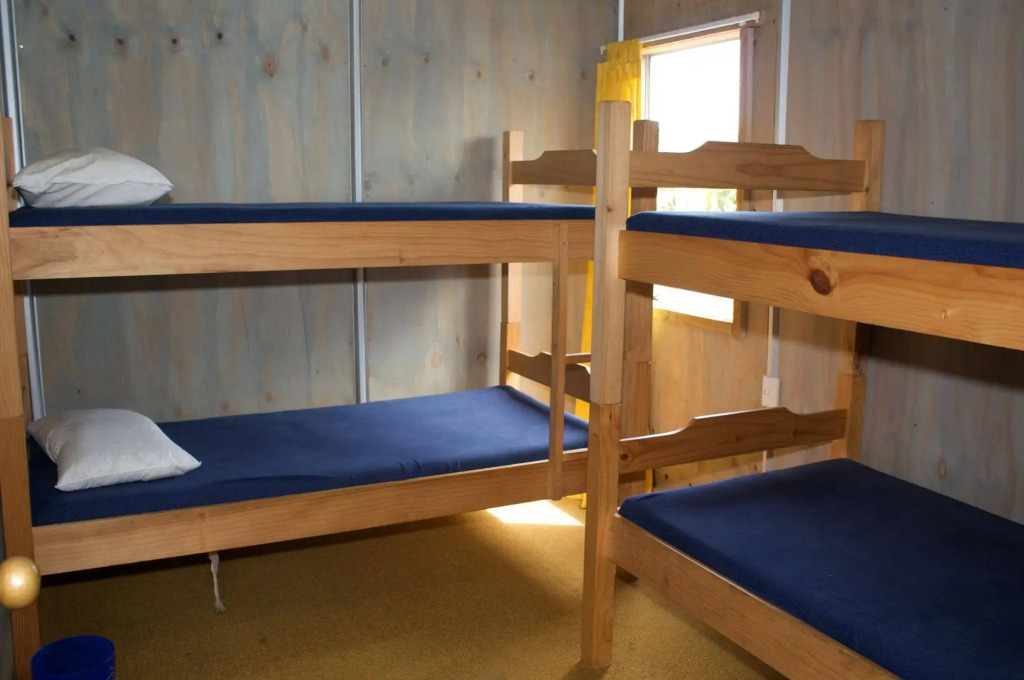 The Crossing Lodge & Backpackers