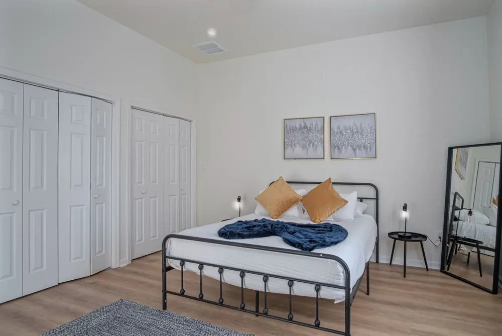 Pristine 3 BR/ 2BA Abode Close to Lovely Downtown!