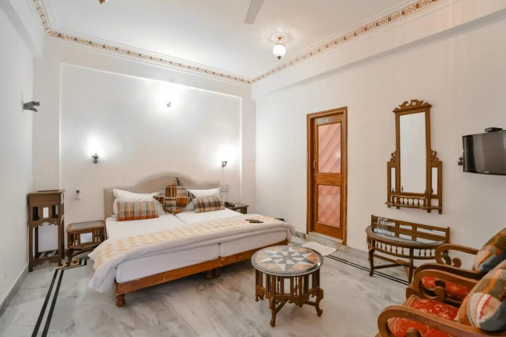 Hotel Devraj Niwas on Lake Pichola