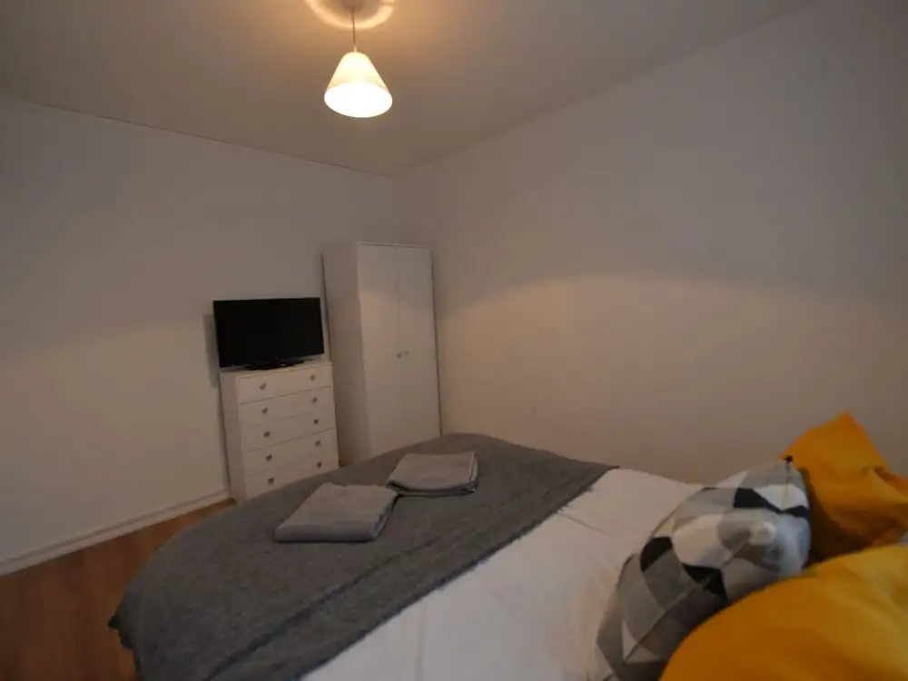 Pretty Family Apartment in Coventry Near Fargo Village