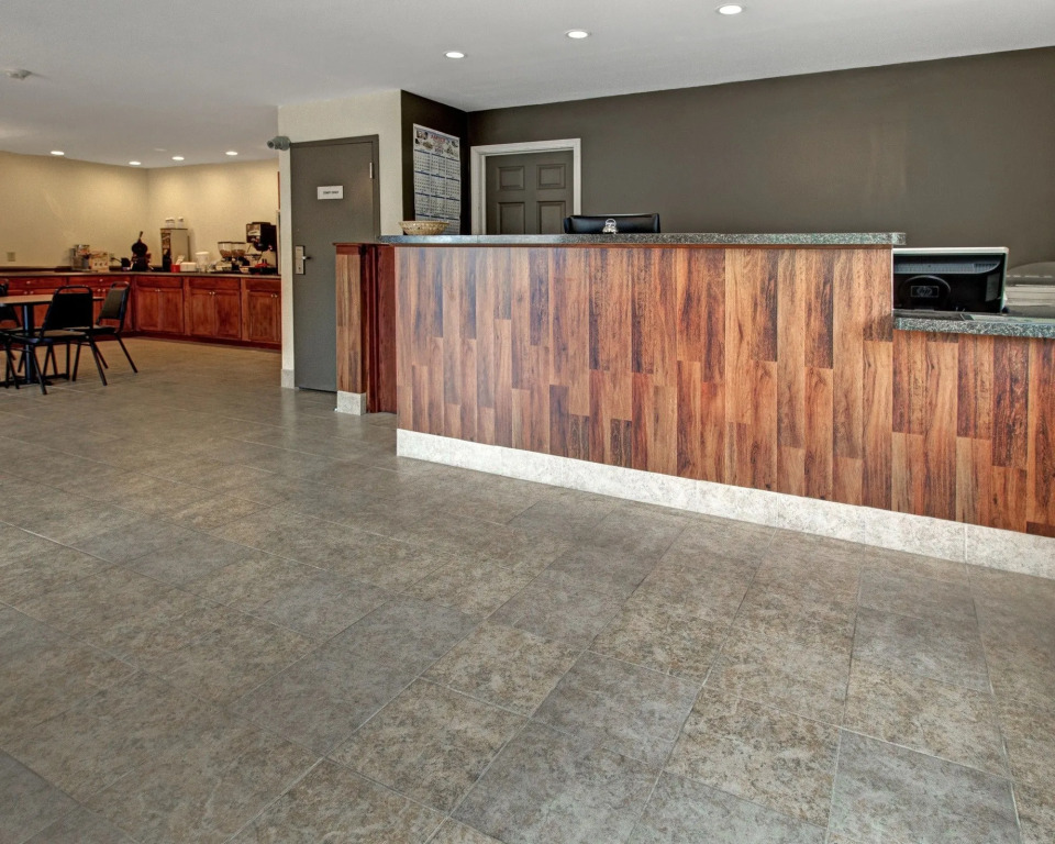 Econo Lodge Inn & Suites Canandaigua - Finger Lakes Area