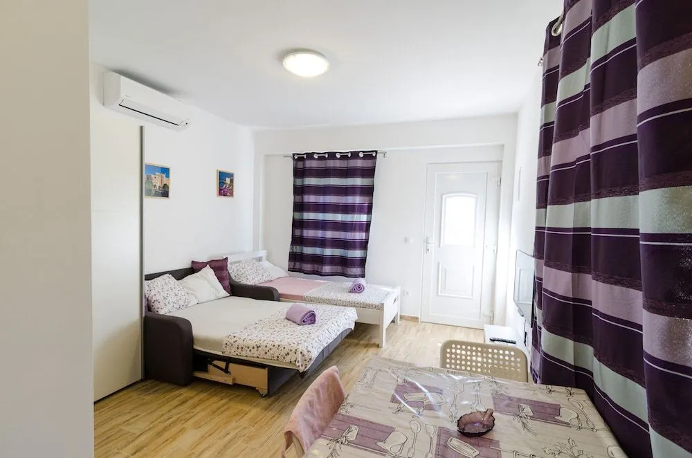 Studio Apartment Nika