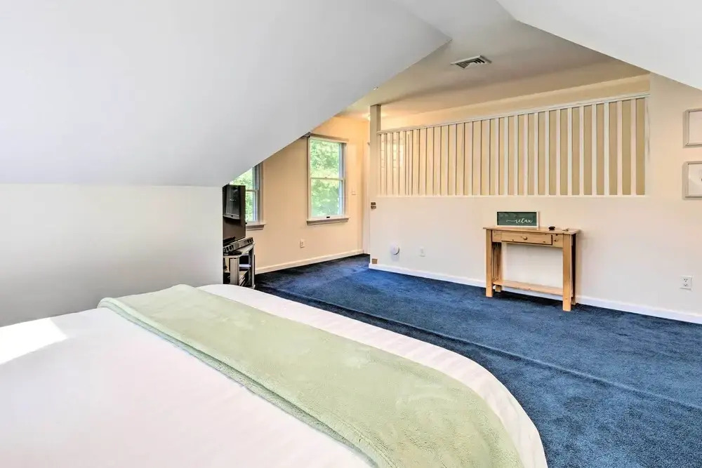 < 1 Mi to Beach: Luxury North Fork Retreat w/ Deck