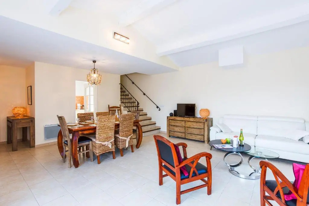VILLA CLEMENTINIERS VI4266 By Riviera Holiday Home