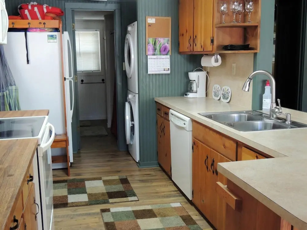 Grey Log #383358 - 1 Br Home