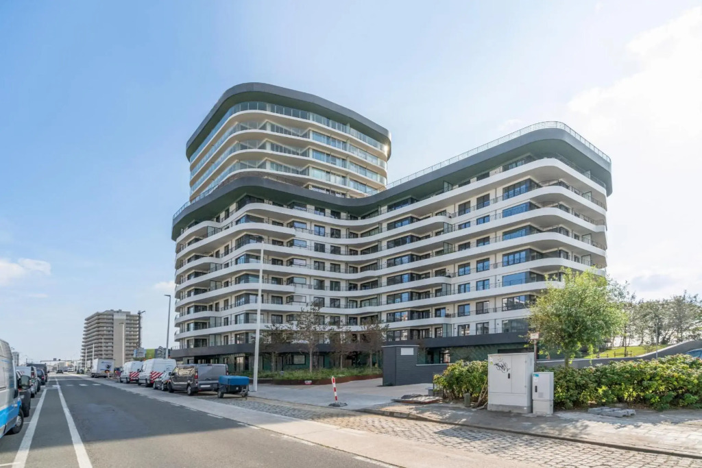 The Waves-Luxurious 3bedroom app w big terrace & garage