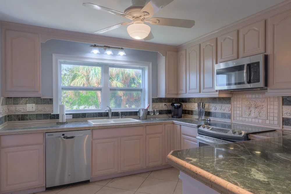 Yellow B - Pet Friendly - Beach Views
