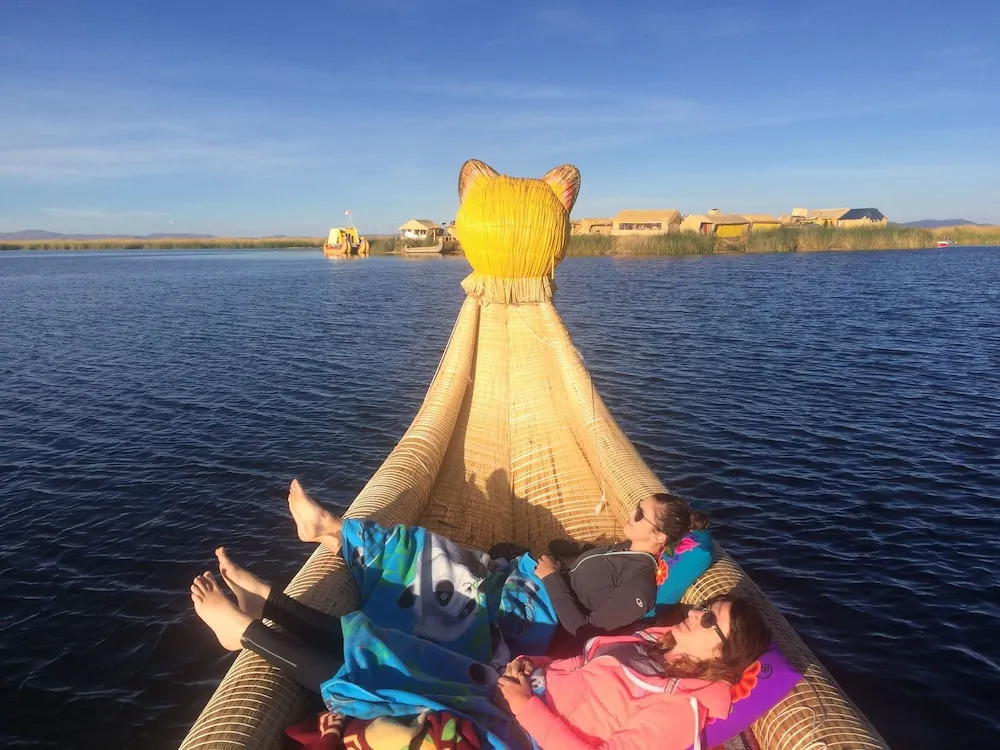 Atardecer Dorado en Uros & Titicaca Lodge Peru