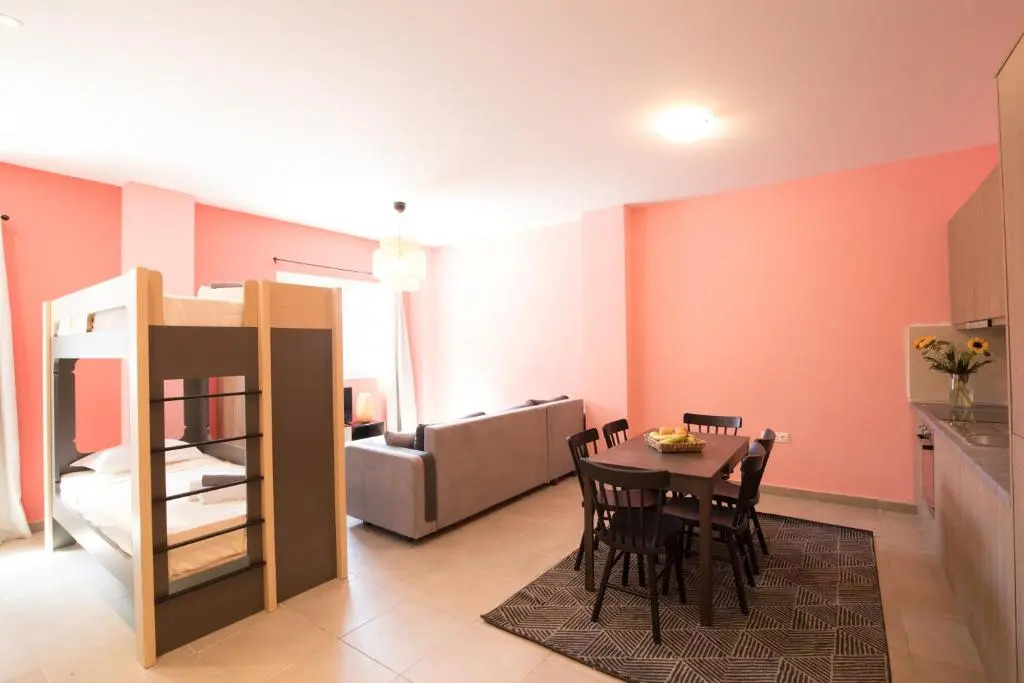 Local Hostel & Suites