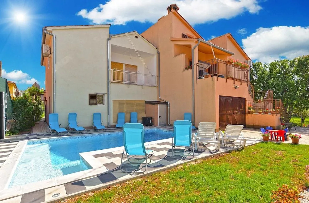Apartment 623