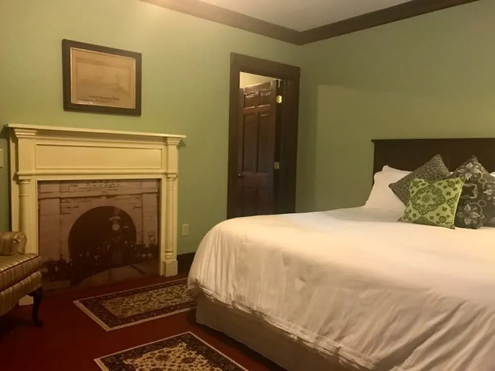 Trainmasters Inn