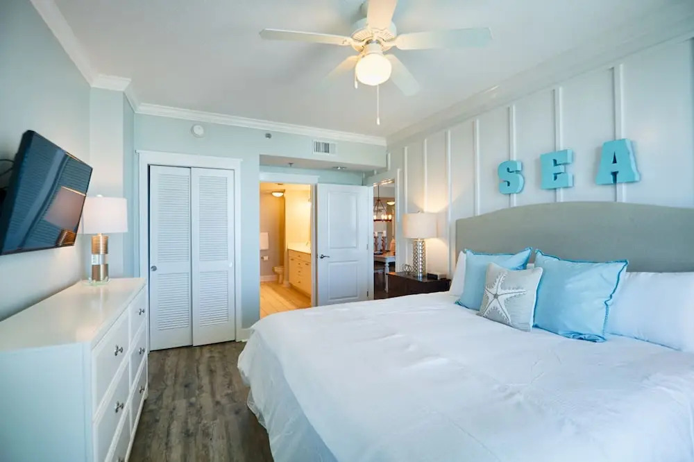 Waterscape A506 - 2 Br condo by RedAwning