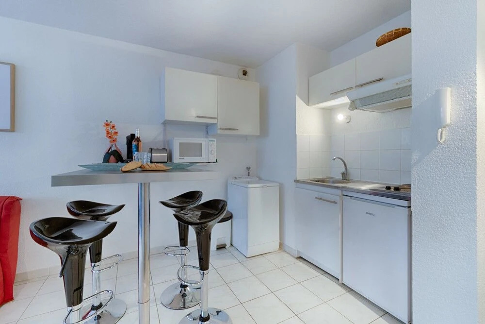 2 Room With Terrace in la Timone