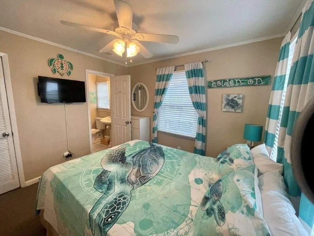 Sandy Bottoms 4 Bedroom Home by RedAwning