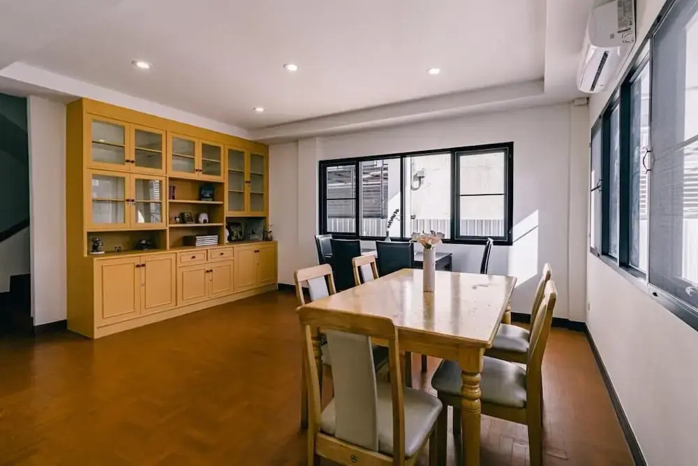 Modern Family House - 4 Bedrooms 5 Mins From Old Town With Gallery - Deja Home
