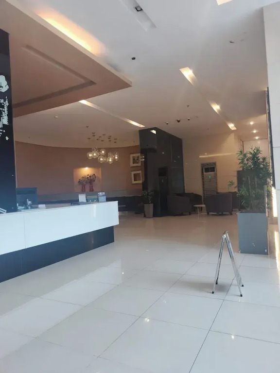 Cozy Quezon City Condo With Private Pool w Elevator Access