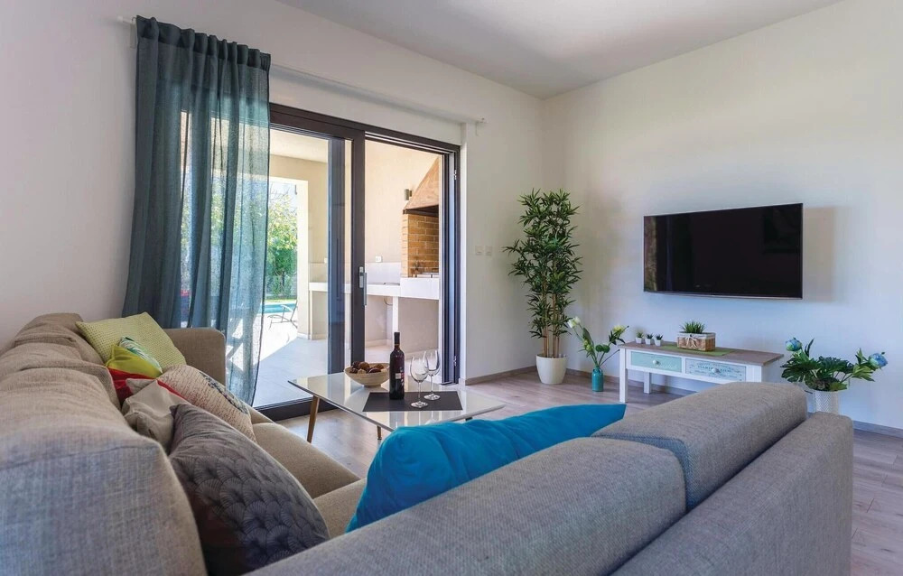 Beautiful Home in Premantura With Wifi and 4 Bedrooms
