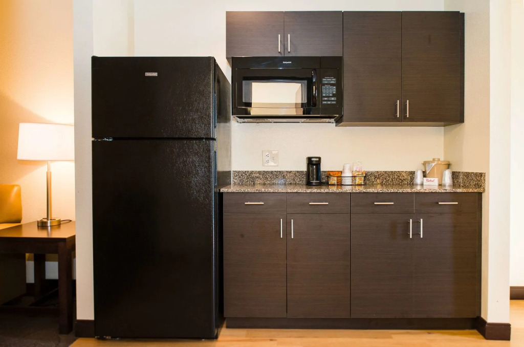 Red Roof Inn & Suites Omaha - Council Bluffs