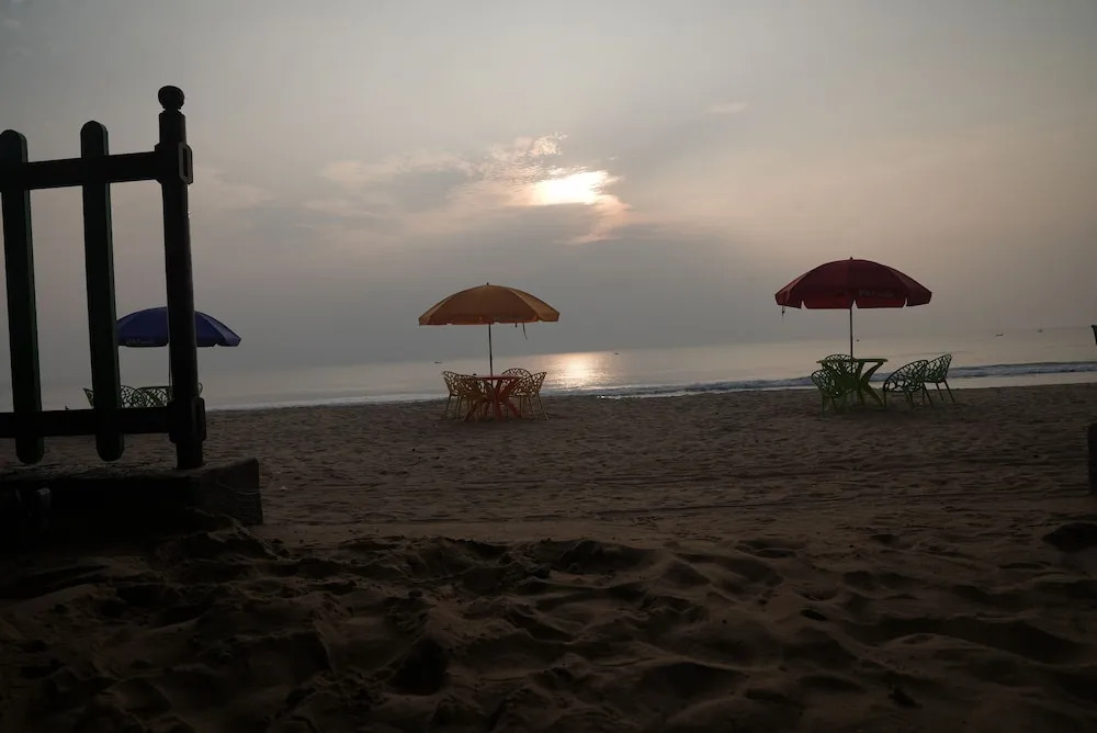 Livin Waves Beach stay and cafe