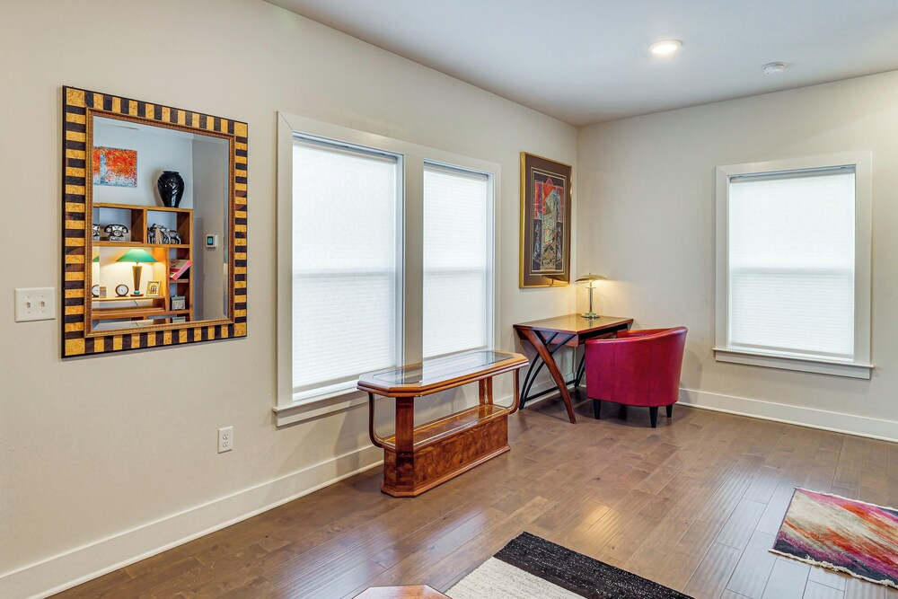 6 Mi to Broadway: Nashville Townhome w/ Balcony!