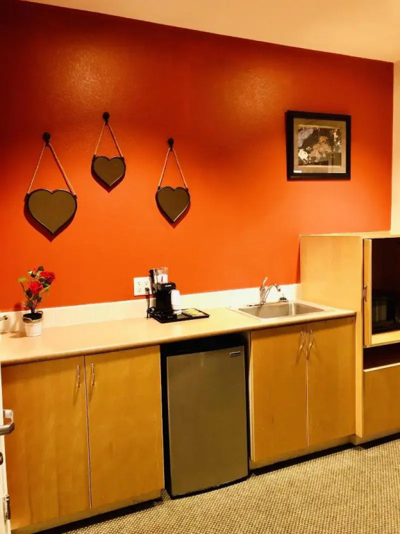 Orca Inn Suites