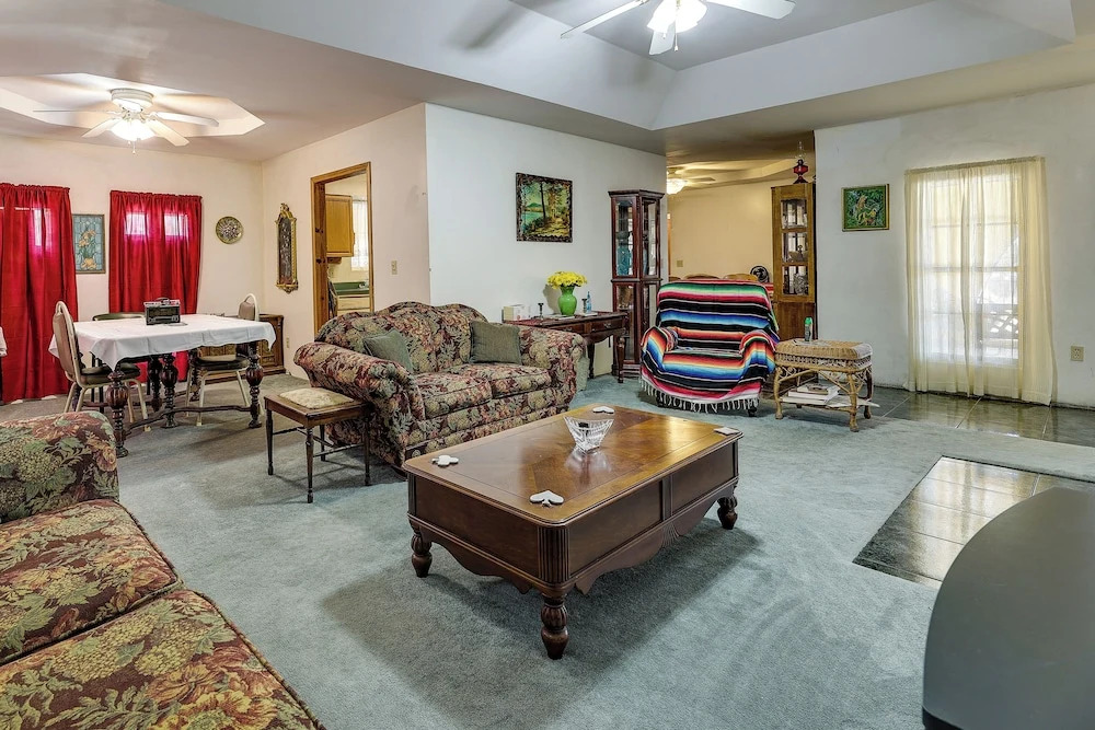 Screened Porch: Remote Harlingen House!