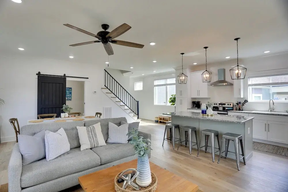 Modern Luxury Retreat: Walk to Tims Ford Lake!