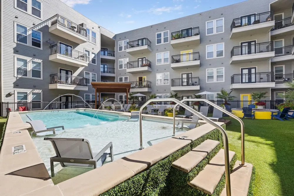 Kasa Dallas West End