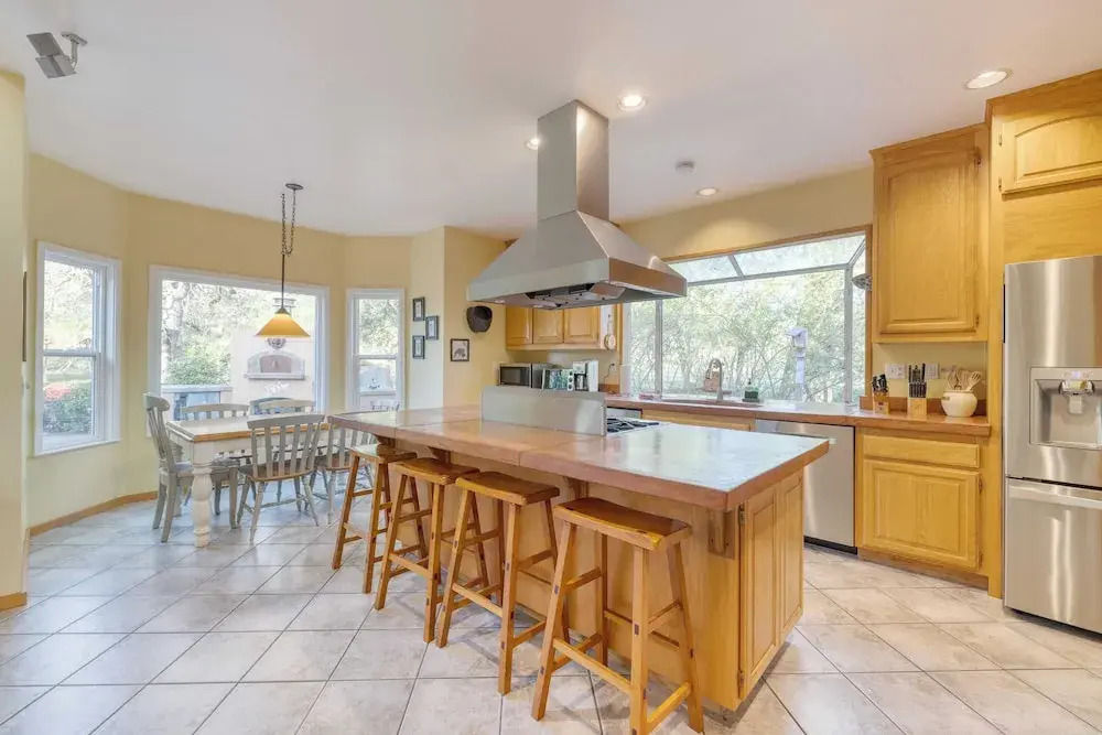 Valley of the Moon by Avantstay Tranquil Escape, Large Yard w/ Hot Tub & Fire Pit
