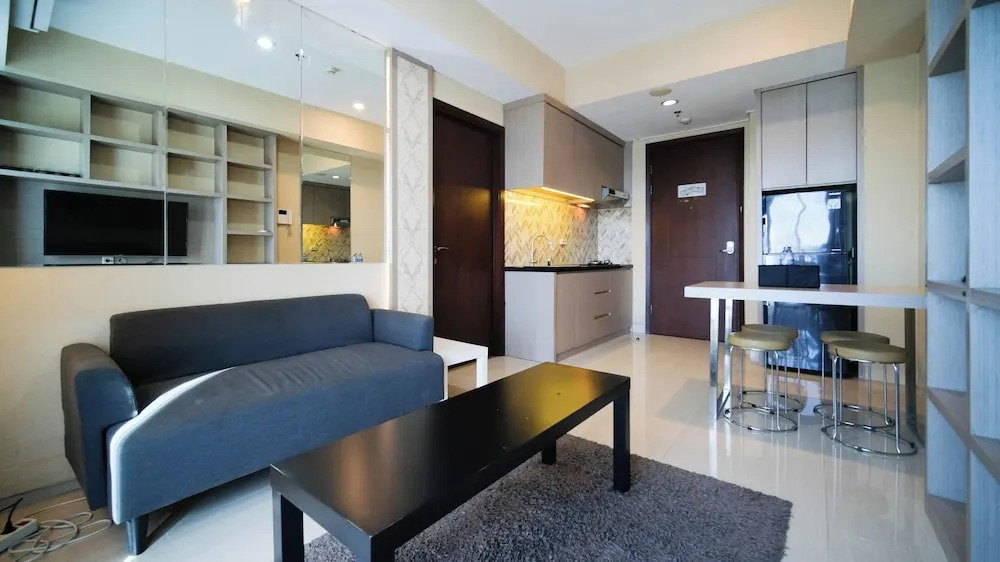 Modern and Cozy 1BR at Grand Sungkono Lagoon Apartment By Travelio