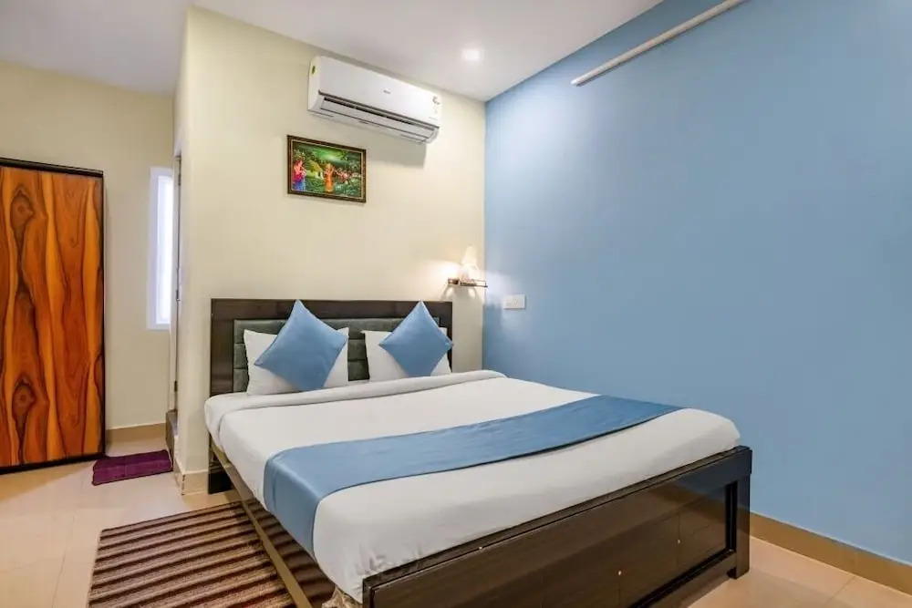 iROOMZ KSR Luxury Rooms