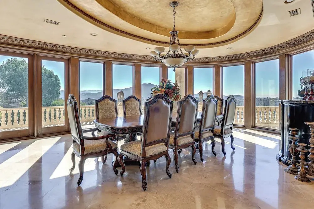 Grand 9,000-sq-ft Estate! Luxurious Socal Getaway