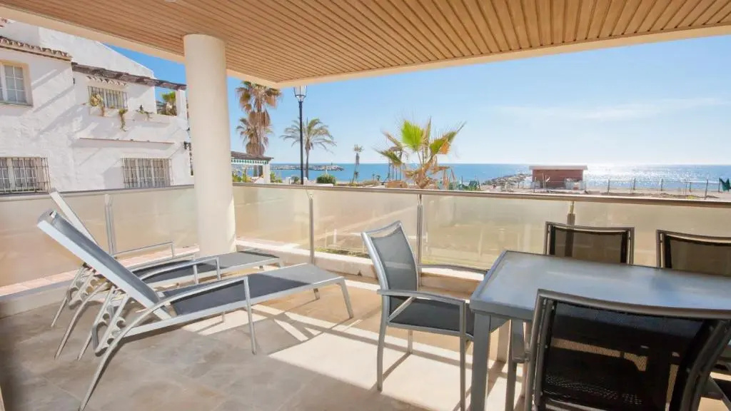 Marina Del Castillo 305