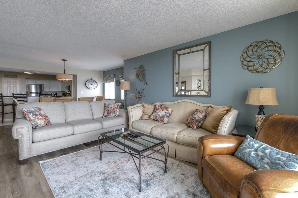 Yacht Club S #1-1001b 2 Bedroom Condo by RedAwning