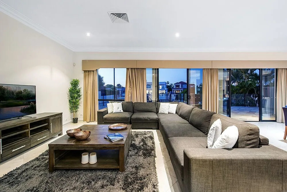 Stunning Lake Front House Amalfi Drive